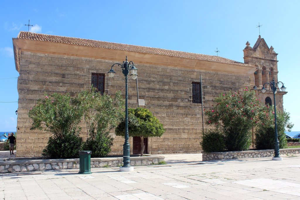 Steinkirche Agios Nikolaos tou Molou mit Glockengiebel am Solomos-Platz
