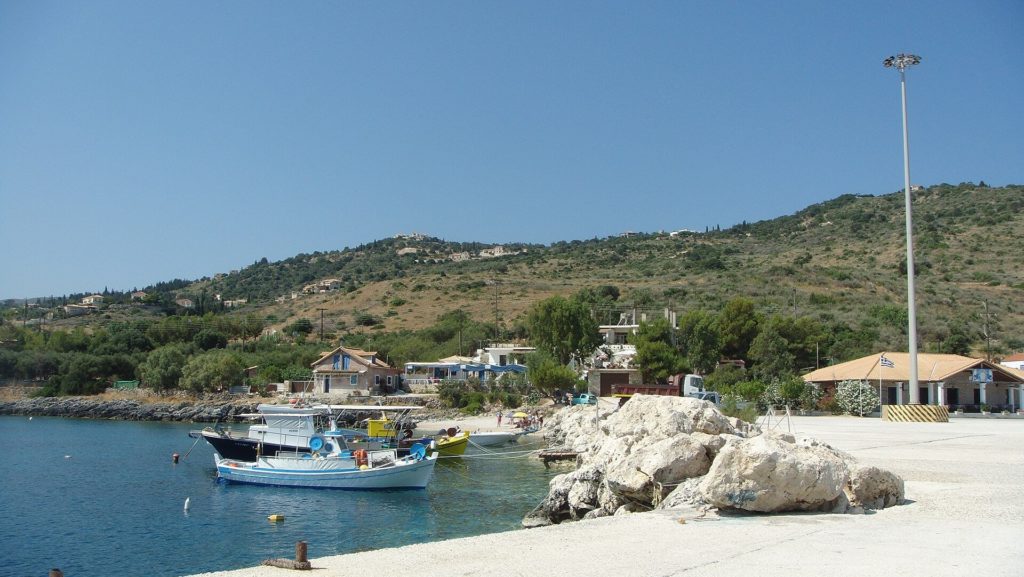 Kleiner Hafen im Norden der Insel