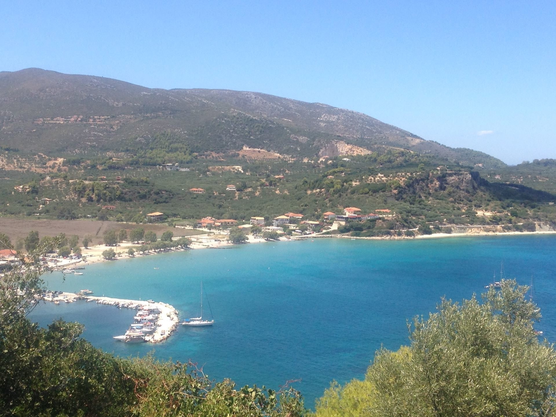 Blick über die Bucht von Limni Keri im Süden von Zakynthos im Hochsommer