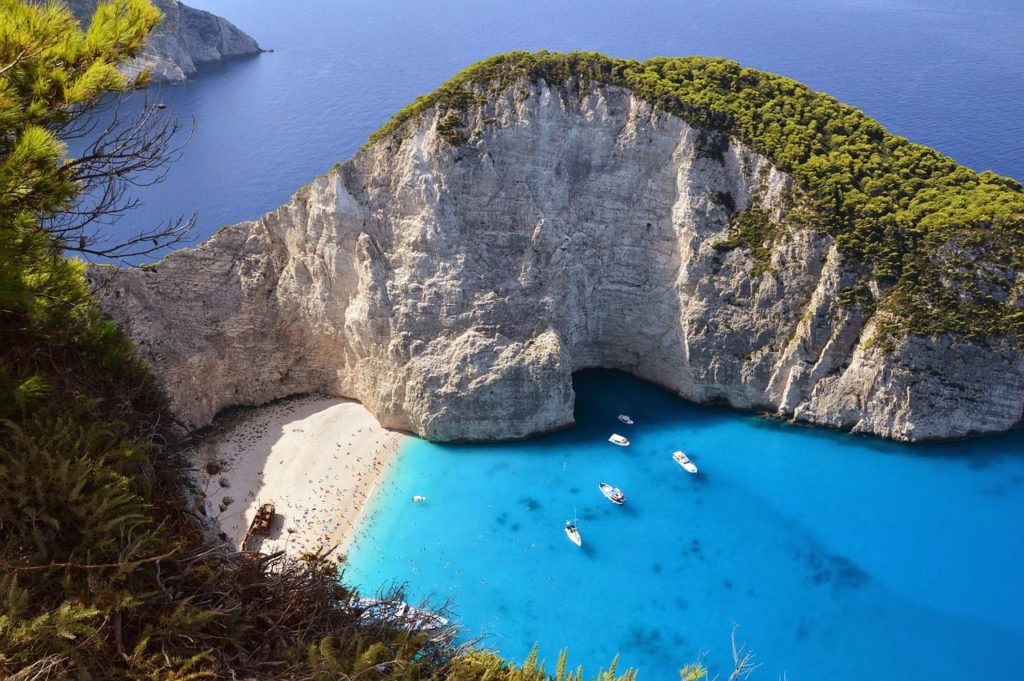 Blick von der Klippe hinunter auf Navagio