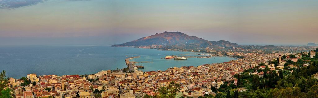 Blick von Bochali über Zakynthos-Stadt und den Hafen