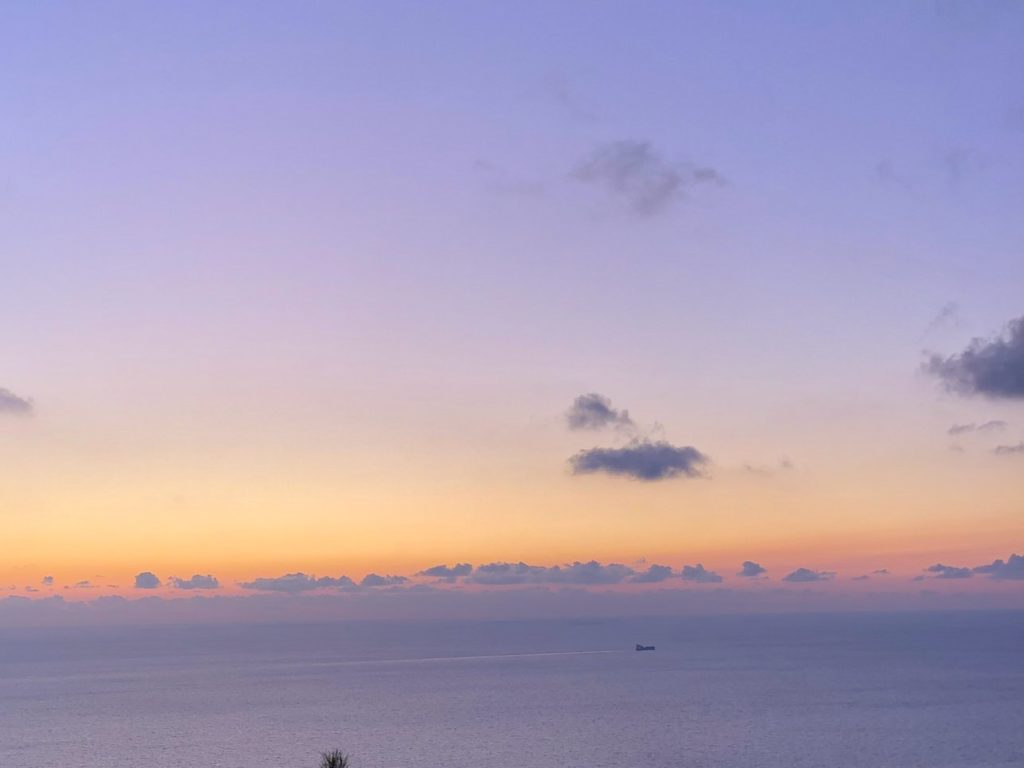 Abendhimmel über dem Ionischen Meer bei Kampi