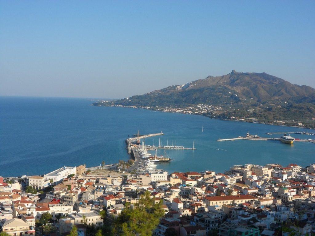 Blick von Bochali auf Zakynthos-Stadt und den Hafen
